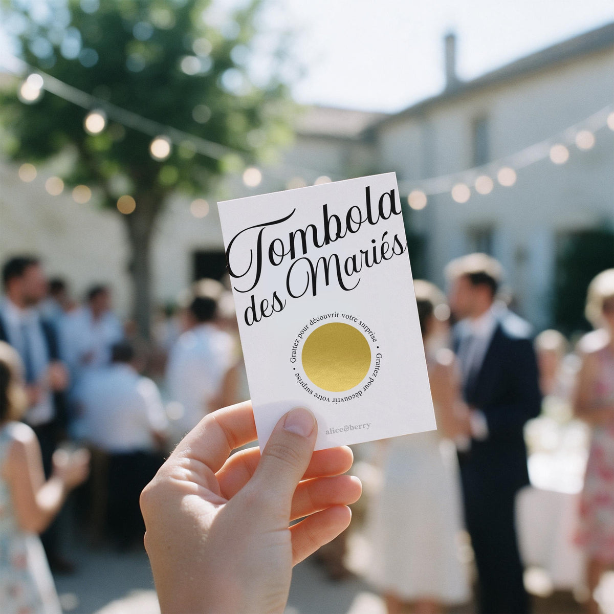 Tombola des mariés à gratter noir et blanc avec pastilles dorées