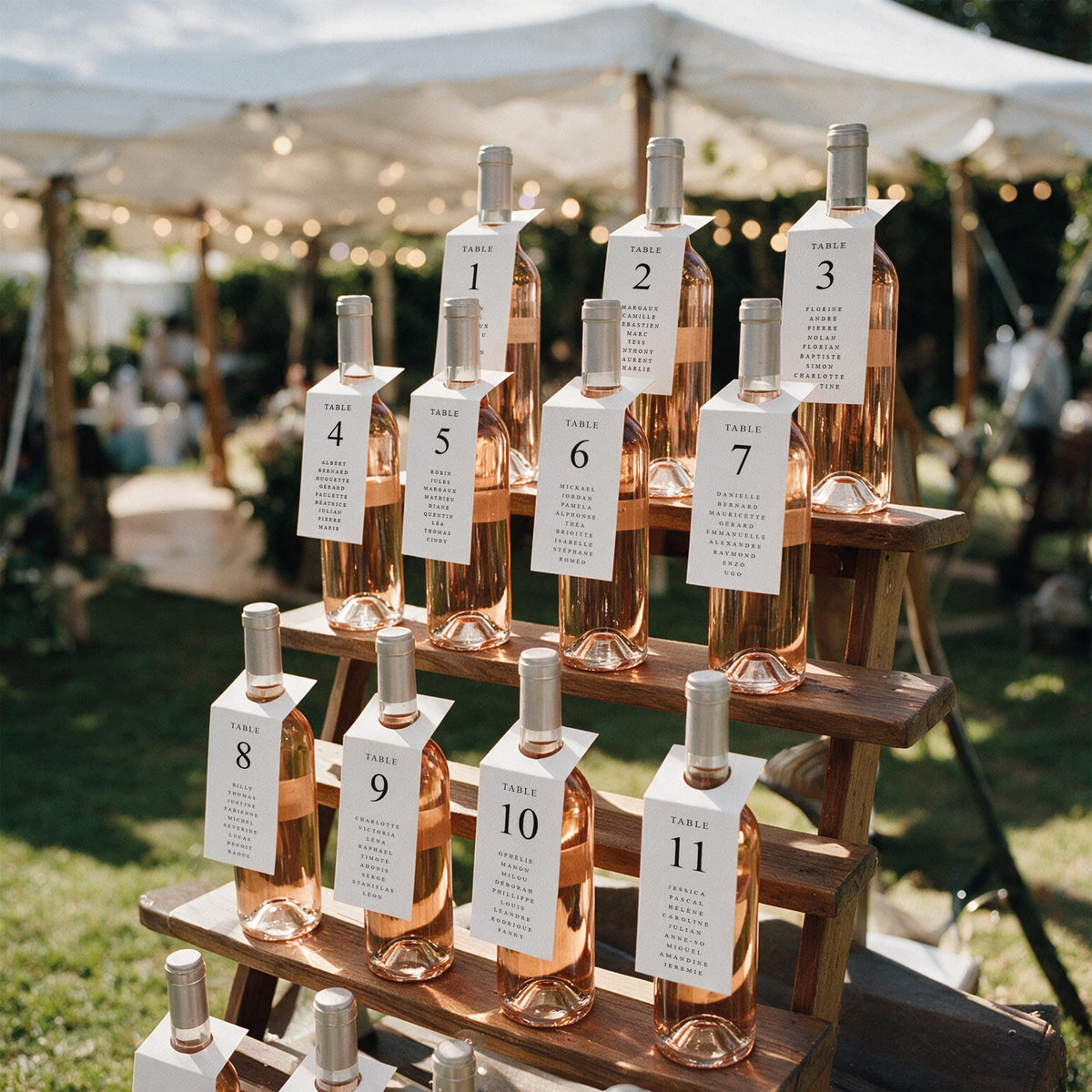 Plan de table mariage sur bouteilles personnalisé