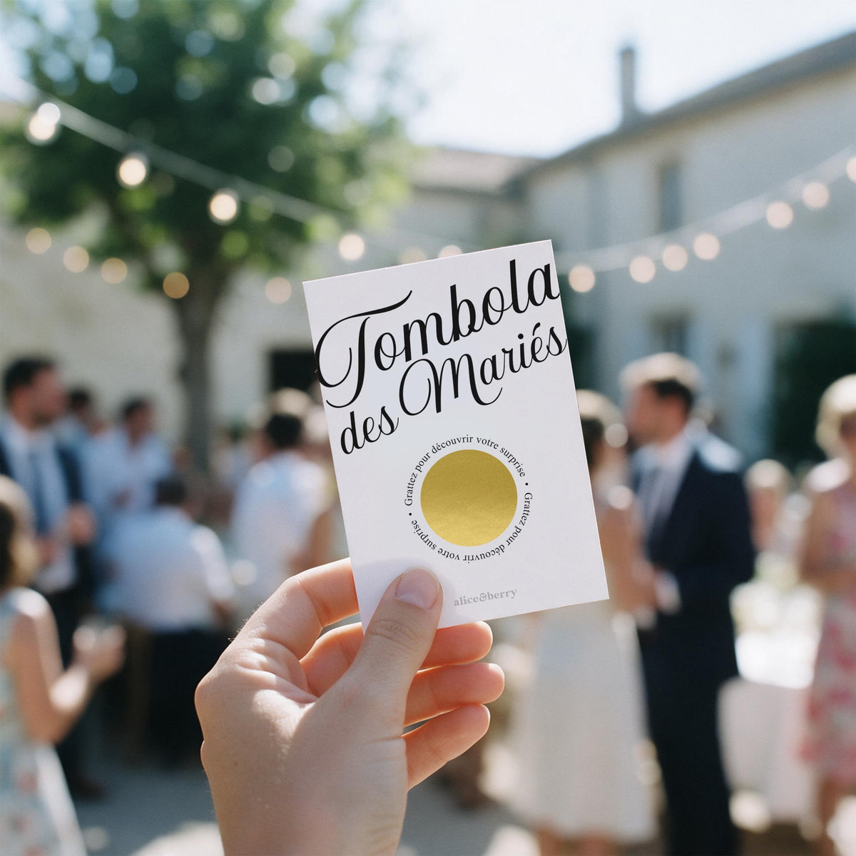 Tombola des mariés à gratter noir et blanc avec pastilles dorées